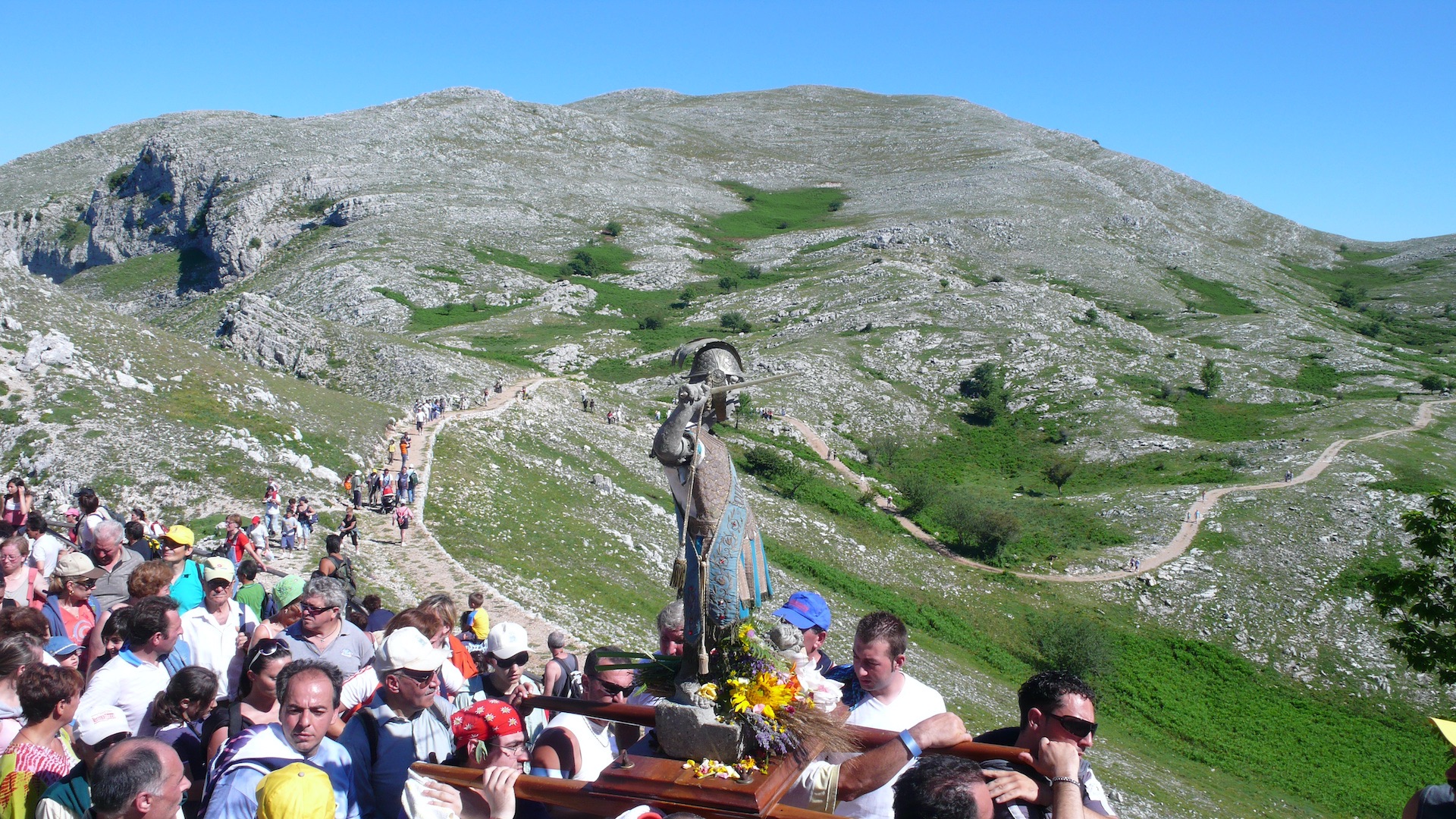 I Portatori di San Michele a Maranola: fede e fatica in cima alla montagna